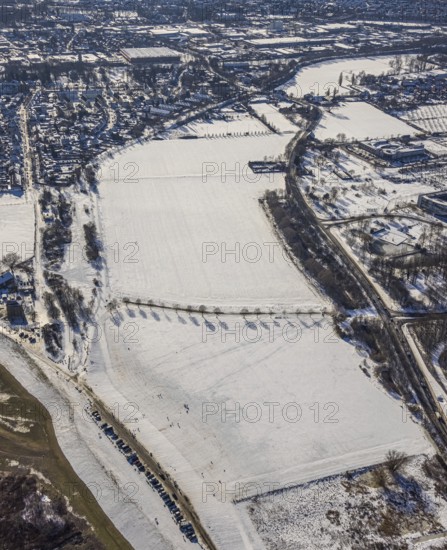 Aerial view, snow-covered Rhine meadows, Bergheim, Duisburg, Ruhr area, North Rhine-Westphalia, Germany, DE, Essensberger Straße, Europe, aerial view, aerial photography, aerial photography, snow, overview, bird's eye view, winter, birds-eyes view, cleared roads, overview