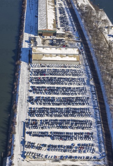 Aerial photo, car warehouse Salloum Logistics, Pontwert, Ruhrort, Duisburg, Ruhr area, North Rhine-Westphalia, Germany, Am Hafenkanal, DE, Europe, storage, logistics, logistics service, logistics service provider, logistics provider, aerial photo, aerial photography, aerial photography, car logistics, snow, overview, bird's eye view, winter, birds-eyes view, cleared roads, overview