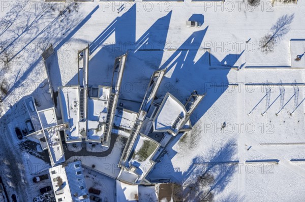 Aerial view, Jewish Community Duisburg-Mülheim-Oberhausen K.d.ö.R, shadow, book shape, open book, old town, Duisburg, Ruhr area, North Rhine-Westphalia, Germany, DE, Europe, Garden of Remembrance, aerial view, aerial photography, aerial photography, shadow, snow, overview, bird's eye view, winter, birds-eyes view, cleared streets, overview