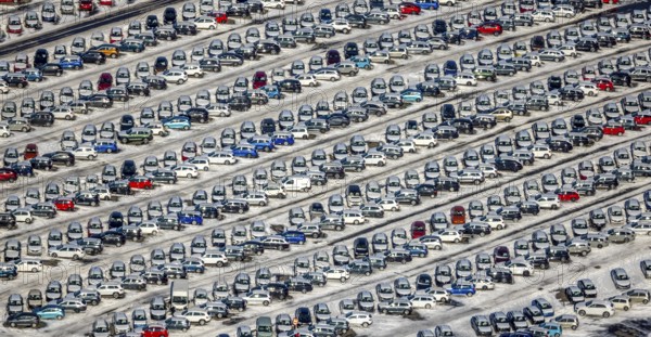 Aerial photo, E. H. Harms AutomobilTransporte and BLG AutoTerminal Duisburg, Osloer Straße, Friemersheim, Duisburg, Ruhr area, North Rhine-Westphalia, Germany, DE, Europe, shapes and colours, logistics, logistics service, logistics service provider, logistics provider, aerial photo, aerial photography, aerial photography, car logistics, snow, overview, bird's eye view, winter, birds-eyes view, cleared roads, overview