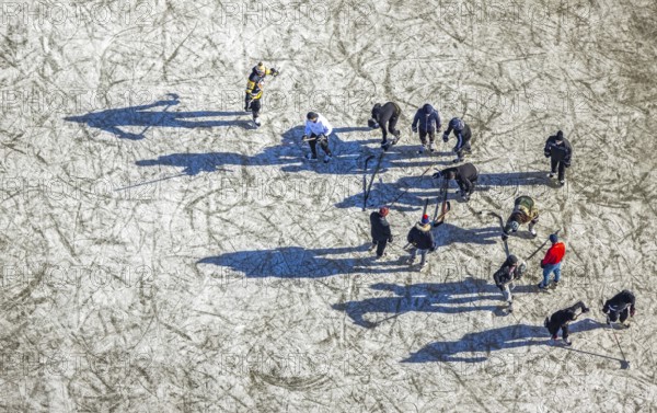 Aerial view, frozen Rhine meadow Ehingen, ice hockey players, Mündelheim, Duisburg, Ruhr area, North Rhine-Westphalia, Germany, DE, ice surface, Europe, leisure, hobby, aerial photography, aerial photography, aerial photography, snow, sports, overview, bird's eye view, winter, birds-eyes view, frozen Rhine meadows, cleared roads, overview