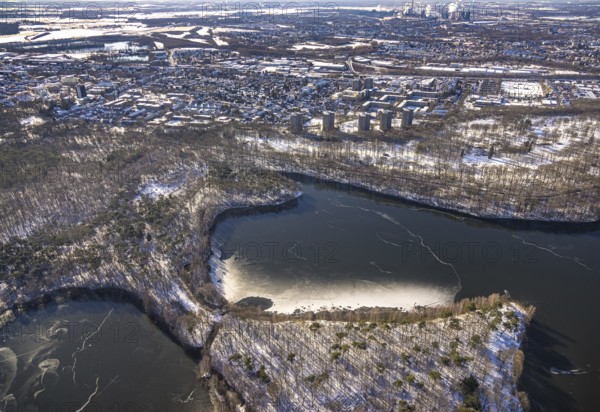 Aerial view, Sechs-Seen-Platte, Wedau, Duisburg, Ruhr area, North Rhine-Westphalia, Germany, DE, Europe, aerial view, aerial photography, aerial photography, snow, overview, bird's eye view, forest area, winter, birds-eyes view, cleared roads, overview