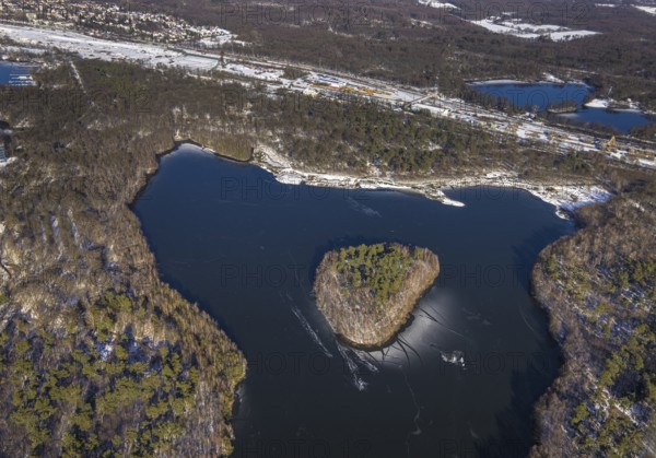 Aerial view, Sechs-Seen-Platte, Wedau, Duisburg, Ruhr area, North Rhine-Westphalia, Germany, DE, Europe, island in the lake, aerial view, aerial photography, aerial photography, snow, overview, bird's eye view, forest area, winter, birds-eyes view, cleared roads, overview