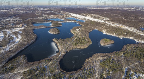 Aerial view, Sechs-Seen-Platte, Wedau, Duisburg, Ruhr area, North Rhine-Westphalia, Germany, DE, Europe, aerial view, aerial photography, aerial photography, snow, overview, bird's eye view, forest area, winter, birds-eyes view, cleared roads, overview
