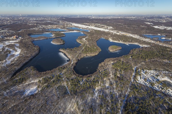 Aerial view, Sechs-Seen-Platte, Wedau, Duisburg, Ruhr area, North Rhine-Westphalia, Germany, DE, Europe, aerial view, aerial photography, aerial photography, snow, overview, bird's eye view, forest area, winter, birds-eyes view, cleared roads, overview