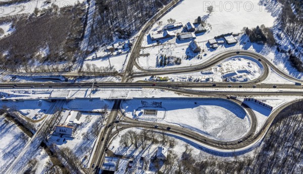 Aerial view, construction site junction Düsseldorfer Landstraße, federal highway 288, Krefelder Straße, Duisburg, Ruhr area, North Rhine-Westphalia, Germany, construction work, construction, construction area, building site, building plots, construction measure, construction project, construction site, federal highway, federal road B288, DE, renewal, development, Europe, capacity requirements, aerial view, aerial photography, aerial photography, snow, road traffic, overview, traffic volume, bird's eye view, forest area, winter, birds-eyes view, cleared road traffic, overview