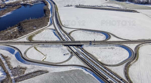 Aerial view, motorway junction Duisburg-Süd, A59 and A524, Huckingen, Duisburg, Ruhr area, North Rhine-Westphalia, Germany, motorway, DE, Europe, aerial view, aerial photography, aerial photography, snow, overview, bird's eye view, winter, birds-eyes view, cleared roads, overview