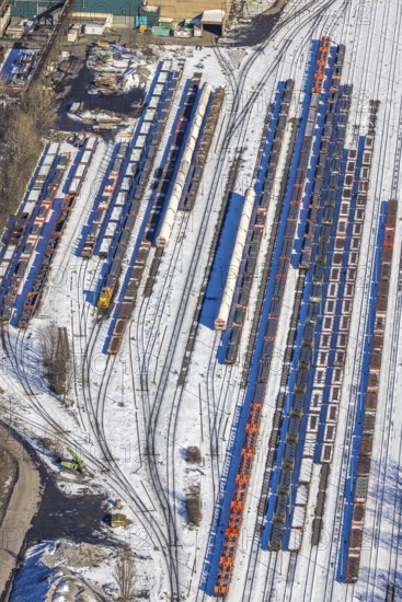 Aerial view, thyssenkrupp steel railway tracks, goods trains, Hüttenheim, Duisburg, Ruhr area, North Rhine-Westphalia, Germany, railway tracks, DE, Europe, railway tracks, aerial view, aerial photography, aerial photography, snow, overview, bird's eye view, winter, birds-eyes view, cleared roads, overview