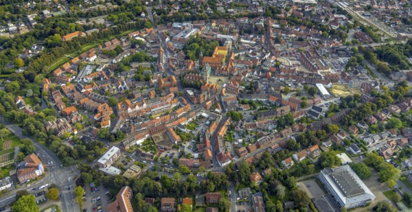 Aerial view, old town and green old town ring with catholic St. Lamberti church at the market place, town hall with renovation, protestant church at the market, Liebfrauenburg, St. Katharinen-Stift and St.-Vinzenz-Krankenhaus in Coesfeld, Münsterland, North Rhine-Westphalia, Germany, old town, place of worship, authority, castle, Coesfeld, DE, Europe, religious community, place of worship, holy place, church, parish, denomination, aerial view, aerial photography, aerial photography, town hall, religion, religious site, castle, overview, bird's-eye view, birds-eyes view, overview