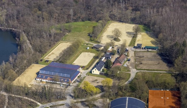 Aerial view, riding centre, riding and driving club 1947 e.V. Hiesfeld, Dorfstraße, Hiesfeld, Dinslaken, Ruhr area, North Rhine-Westphalia, Germany, DE, Europe, aerial view, aerial photography, aerial photography, nature reserve Scholtenbusch, Lower Rhine, horses, equestrian sports, photovoltaic, photovoltaic system, riding stable, riding stable, riding club, riding school, riding stable, Rhine, solar, solar system, solar energy, solar energy, overview, bird's-eye view, birds-eyes view, overview