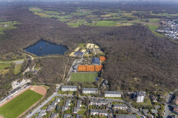 Aerial view, Rotbachsee, tennis facility, sports field, Dorfstraße, nature reserve Scholtenbusch, Hiesfeld, Dinslaken, Ruhr area, North Rhine-Westphalia, Germany, DE, Europe, handball club TV Jahn Hiesfeld, aerial view, aerial photography, aerial photography, NSG, Lower Rhine, photovoltaics, photovoltaic system, Rhine, solar, solar system, solar energy, solar energy, sports, tennis, tennis halls, tennis courts, tennis club, overview, bird's-eye view, overview