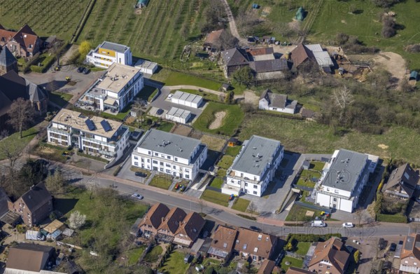 Aerial view, new construction condominiums Eppinkstraße, Eppinghoven, Dinslaken, Ruhr area, North Rhine-Westphalia, Germany, DE, Europe, property tax, real estate, aerial view, aerial photography, aerial photography, Lower Rhine, Rhine, overview, bird's-eye view, residential area, residential area, residential buildings, residential quality, residential neighbourhood, housing estate, birds-eyes view, overview