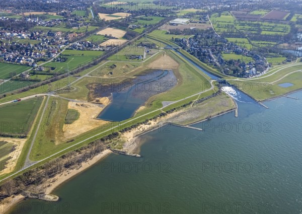Aerial view, Rhine dyke construction site, new and old Emscher estuary, drop structure Emscher estuary, Emscher bridge Hagelstraße, Rheinaue Walsum, river Emscher, river Rhine, city border to Voerde, Eppinghoven, Dinslaken, Ruhr area, North Rhine-Westphalia, Germany, DE, Emscher, Emscher estuary, Emscher estuary into the Rhine, Emscher conversion, Europe, Frankfurter Straße, aerial view, aerial photography, aerial photography, estuary area, Lower Rhine, Rhine, Rhine floodplain, overview, bird's eye view, meadows and fields, living and life, birds-eyes view, new Emscher estuary Voerde city boundary, overview