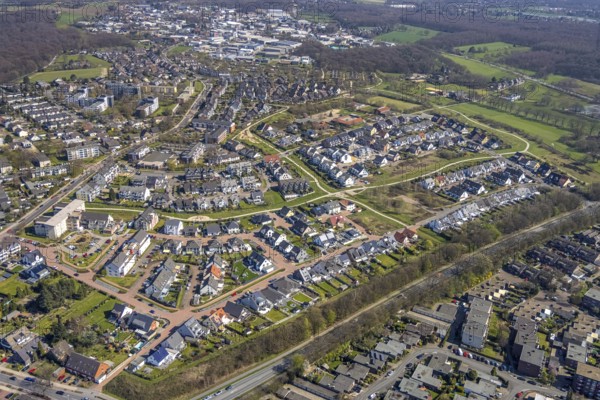 Aerial view, housing estate Holzweg, Philipinenkath, Am Liesen, Gemeinschaftsgrundschule GGS Hühnerheide, Hiesfeld, Dinslaken, Ruhr area, North Rhine-Westphalia, Germany, education, educational institution, DE, Europe, GGS, primary school, property tax, real estate, teaching institute, aerial photograph, aerial photography, aerial photography, Lower Rhine, Rhine, school, overview, bird's-eye view, housing estate, housing and living, residential area, residential buildings, housing quality, residential neighbourhood, housing estate, birds-eyes view, overview