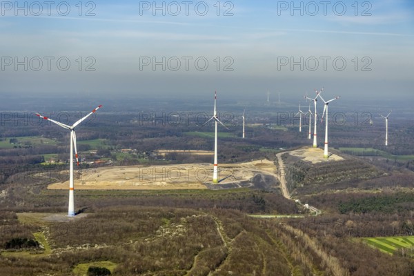 Aerial view, construction site, Halde Lohberg Norderweiterung, wind turbines, Oberlohberg, Dinslaken, Ruhr area, North Rhine-Westphalia, Germany, alternative energy, DE, Europe, aerial view, aerial photography, aerial photography, Lower Rhine, Rhine, overview, bird's-eye view, WEA, wind energy, wind turbine, wind power, wind power plant, wind farm, wind turbines, birds-eyes view, overview