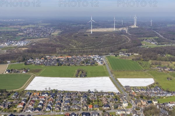 Aerial view, asparagus field, construction site, Halde Lohberg Norderweiterung, wind turbines, Oberlohberg, Dinslaken, Ruhr area, North Rhine-Westphalia, Germany, alternative energy, DE, Europe, aerial view, aerial photography, aerial photography, Lower Rhine, Rhine, asparagus field, overview, bird's-eye view, WEA, wind energy, wind turbine, wind power, wind turbine, wind farm, wind turbines, bird's-eye view, overview