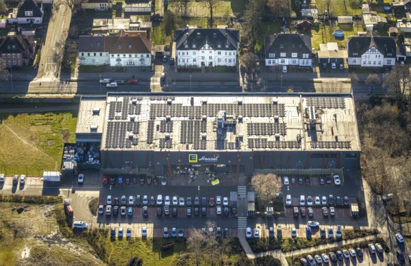 Aerial view of the supermarket Edeka Honsel in the Fürst-Leopold-Allee in Dorsten in the Ruhr area in North Rhine-Westphalia, Germany, DE, Deutschland, Dorsten, Einkaufen, Einkaufscenter, Einkaufsmärkte, Einkaufsplatz, Einkaufszentrum, Europa, Luftaufnahme, aerial view, Luftbildfotografie, Luftfotografie, Nahversorgungszentrum, North Rhine-Westphalia, Ruhr Area, Shoppen, Shopping, Shopping Center, Supermarkt, Übersicht, Vogelperspektive, birds-eyes view, overview