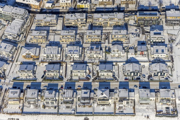 Aerial view, snow-covered residential buildings at Phoenix Lake, Hörde, Dortmund, Ruhr area, North Rhine-Westphalia, Germany, DE, Europe, property tax, real estate, aerial view, aerial photography, aerial photography, snow, overview, bird's eye view, winter, winter slump, winter landscape, residential area, residential area, residential buildings, residential quality, residential neighbourhood, housing estate, birds-eyes view, overview, ice, ice surface, thin ice, break in the ice, breaks in the ice, snow-covered ice surface, artificial lake