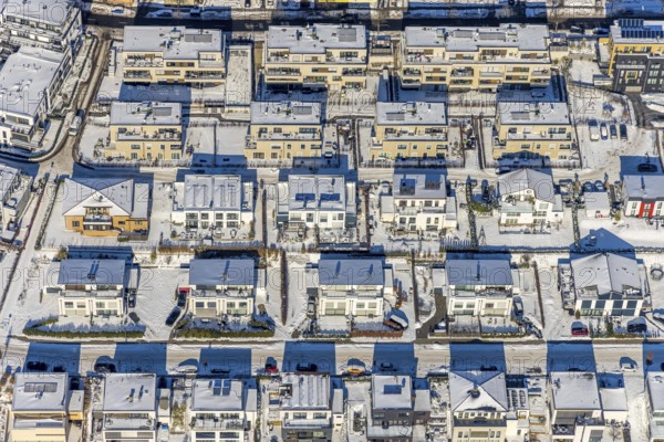 Aerial view, snow-covered residential buildings at Phoenix Lake, Hörde, Dortmund, Ruhr area, North Rhine-Westphalia, Germany, DE, Europe, property tax, real estate, aerial view, aerial photography, aerial photography, snow, overview, bird's eye view, winter, winter slump, winter landscape, residential area, residential area, residential buildings, residential quality, residential neighbourhood, housing estate, birds-eyes view, overview, ice, ice surface, thin ice, break in the ice, breaks in the ice, snow-covered ice surface, artificial lake