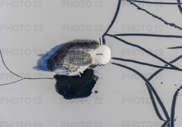 Aerial view, snow-covered island with trees in Phoenix Lake, Hörde, Dortmund, Ruhr area, North Rhine-Westphalia, Germany, trees, DE, Europe, shapes and colours, island, aerial view, aerial photography, aerial photography, snow, lake, overview, bird's eye view, winter, winter slump, winter landscape, birds-eyes view, overview, ice, ice surface, thin ice, break in ice, breaks in ice, snow-covered ice surface, artificial lake
