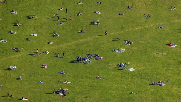 Aerial view, the Tremoniapark a large playground and sunbathing lawn, spring weather on Dortmund's sunbathing lawns, Dortmund, Ruhr area, North Rhine-Westphalia, Germany, DE, Europe, birds-eyes view, aerial view, aerial photography, aerial photography, overview, overview, bird's eye view, spring, summer weather in March, Dortmund sunbathing lawns, sunbathing with Corona distance