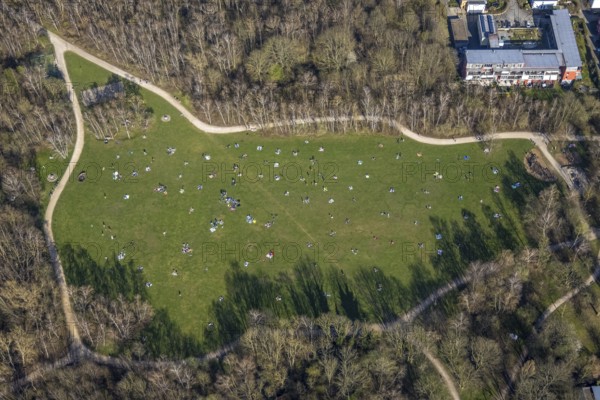 Aerial view, the Tremoniapark a large playground and sunbathing lawn, spring weather on Dortmund's sunbathing lawns, Dortmund, Ruhr area, North Rhine-Westphalia, Germany, Rheinberg, DE, Europe, birds-eyes view, aerial view, aerial photography, aerial photography, overview, overview, bird's eye view, spring, summer weather in March, Dortmund sunbathing lawns, sunbathing with Corona distance
