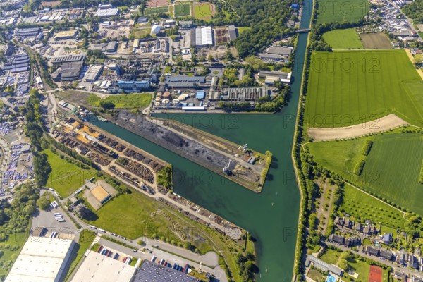 Aerial view, Lindhorster Hafen, coal harbour of the inland port Dortmunder Hafen AG in Dortmund in the federal state of North Rhine-Westphalia, Germany, Dortmund, Ruhr area, North Rhine-Westphalia, DE, Europe, birds-eyes view, aerial view, aerial photography, aerial photography, overview, bird's eye view, Dortmund harbour, inland port, Dortmund-Ems canal, freight traffic