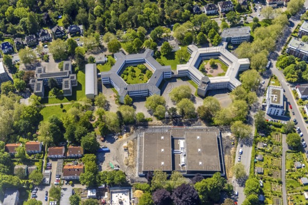Aerial photo, Kreuzstraße school centre, Leibniz-Gymnasium, Wilhelm-Röntgen Realschule, Johannes-Wulff-Schule, Westfalenhalle, Dortmund, Ruhr area, North Rhine-Westphalia, Germany, education, educational institution, DE, Europe, grammar school, hexagon, teaching institute, aerial photo, aerial photography, aerial photography, secondary school, school, hexagon, overview, bird's-eye view, bird's-eye view, overview
