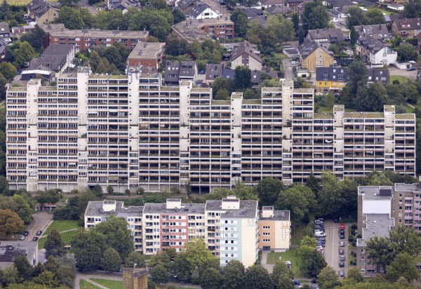 Aerial view, Dorstfelder Hannibal II building in the district Dorstfeld in Dortmund, Ruhr area, North Rhine-Westphalia, Germany, DE, Dortmund, Europe, large residential complex, property tax, high-rise buildings, real estate, aerial view, aerial photography, aerial photography, multi-family houses, apartment buildings, overview, bird's-eye view, Vogelpothsweg, residential complex, living and living, residential area, residential buildings, residential quality, residential neighbourhood, housing estate, birds-eyes view, overview