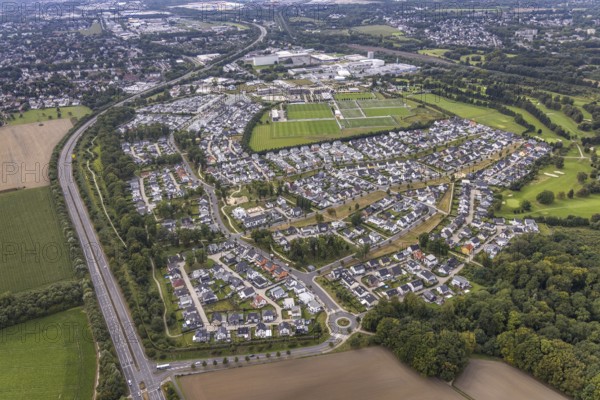 Aerial view, single-family house, housing estate Brackeler Feld and BVB Borussia Dortmund training ground in the district Brackel in Dortmund, Ruhr area, North Rhine-Westphalia, Germany, DE, Dortmund, single-family houses, Europe, football pitch, property tax, real estate, aerial view, aerial photography, aerial photography, sports, sports facilities, sports field, sports facility, overview, bird's eye view, residential complex, living and life, residential area, residential houses, residential quality, residential neighbourhood, housing estate, birds-eyes view, overview