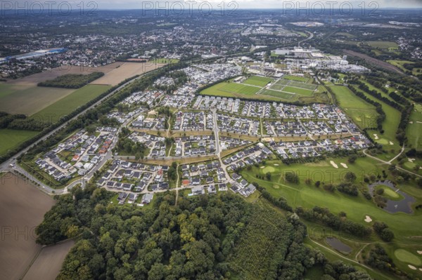 Aerial view, single-family house, housing estate Brackeler Feld and BVB Borussia Dortmund training ground in the district Brackel in Dortmund, Ruhr area, North Rhine-Westphalia, Germany, DE, Dortmund, single-family houses, Europe, football pitch, property tax, real estate, aerial view, aerial photography, aerial photography, sports, sports facilities, sports field, sports facility, overview, bird's eye view, residential complex, living and life, residential area, residential houses, residential quality, residential neighbourhood, housing estate, birds-eyes view, overview