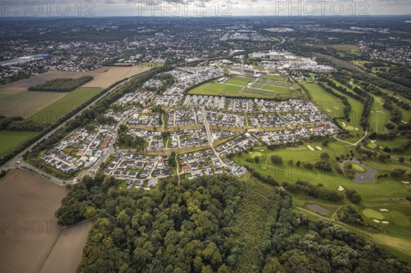 Aerial view, single-family house, housing estate Brackeler Feld and BVB Borussia Dortmund training ground in the district Brackel in Dortmund, Ruhr area, North Rhine-Westphalia, Germany, DE, Dortmund, single-family houses, Europe, football pitch, property tax, real estate, aerial view, aerial photography, aerial photography, sports, sports facilities, sports field, sports facility, overview, bird's eye view, residential complex, living and life, residential area, residential houses, residential quality, residential neighbourhood, housing estate, birds-eyes view, overview