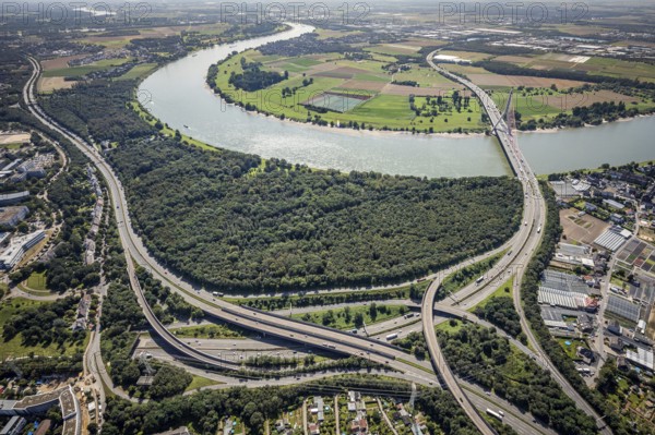 Aerial view, Üdesheimer Rheinbogen and motorway A46 exit Bilk as well as Fleher bridge and Fleher forest at the river Rhine in the district Flehe in Düsseldorf, Rhineland, North Rhine-Westphalia, Germany, motorway, bridge, DE, Düsseldorf, Europe, aerial view, aerial photography, aerial photography, Rhine bridge, overview, bird's-eye view, overview