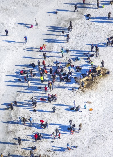 Aerial view, ice rink, ice skaters and pedestrians on frozen Rhine meadow in Lörrick near the Theodor-Heuss-Bridge, Niederkassel, Düsseldorf, Rhineland, North Rhine-Westphalia, Germany, DE, Europe, shapes and colours, aerial view, aerial photography, aerial photography, ice skating, snow, overview, bird's eye view, winter, birds-eyes view, overview