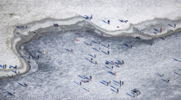 Aerial view, ice rink, ice skaters and pedestrians on frozen Rhine meadow in Lörrick near the Theodor-Heuss-Bridge, Niederkassel, Düsseldorf, Rhineland, North Rhine-Westphalia, Germany, DE, Europe, shapes and colours, aerial view, aerial photography, aerial photography, ice skating, snow, overview, bird's eye view, winter, birds-eyes view, overview