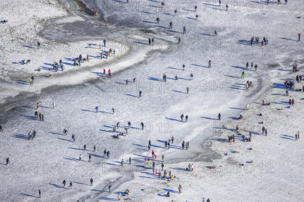 Aerial view, ice rink, ice skaters and pedestrians on frozen Rhine meadow in Lörrick near the Theodor-Heuss-Bridge, Niederkassel, Düsseldorf, Rhineland, North Rhine-Westphalia, Germany, DE, Europe, shapes and colours, aerial view, aerial photography, aerial photography, ice skating, snow, overview, bird's eye view, winter, birds-eyes view, overview