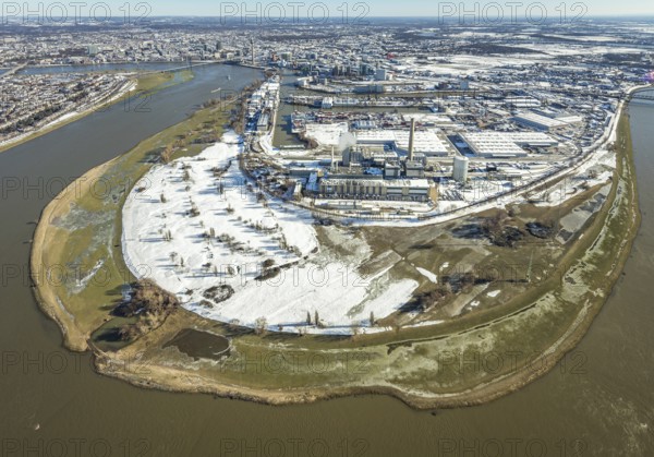 Aerial view, Rhine bend at the harbour, Lausward power station, harbour, Düsseldorf, Rhineland, North Rhine-Westphalia, Germany, inland port, DE, Europe, thermal power station, power station, power station plant, aerial view, aerial photography, aerial photography, snow, overview, bird's-eye view, winter, birds-eyes view, overview