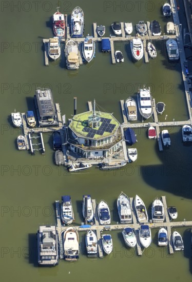 Aerial view, Marina Düsseldorf Yachthafen im Medienhafen Düsseldorf, Rhineland, North Rhine-Westphalia, Germany, DE, Düsseldorf, Europe, harbour, harbour area, harbour area, marina, aerial view, aerial photography, aerial photography, overview, bird's-eye view, former Rhine harbour, overview