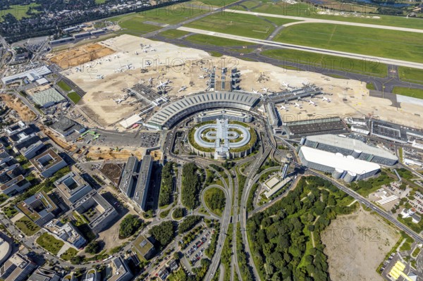 Aerial photograph, Düsseldorf Airport in the Lohausen district of Düsseldorf, Rhineland, North Rhine-Westphalia, Germany, terminal building, DE, Düsseldorf, Düsseldorf Airport, reception building, Europe, flight emission, airport, aircraft noise, airfield, aeroplane, aerial photograph, aerial photography, aerial photography, overview, bird's-eye view, bird's-eye view, overview