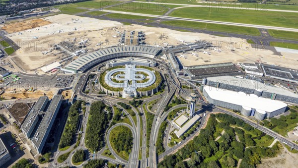 Aerial photograph, Düsseldorf Airport in the Lohausen district of Düsseldorf, Rhineland, North Rhine-Westphalia, Germany, terminal building, DE, Düsseldorf, Düsseldorf Airport, reception building, Europe, flight emission, airport, aircraft noise, airfield, aeroplane, aerial photograph, aerial photography, aerial photography, overview, bird's-eye view, bird's-eye view, overview