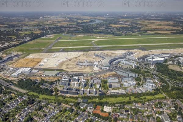 Aerial view, Düsseldorf Airport and Air Park business centre in the Lohausen district of Düsseldorf, Rhineland, North Rhine-Westphalia, Germany, terminal building, DE, Düsseldorf, Düsseldorf Airport, reception building, Europe, flight mission, airport, aircraft noise, airfield, aircraft, commercial buildings, aerial photograph, aerial photography, aerial photography, overview, bird's-eye view, overview