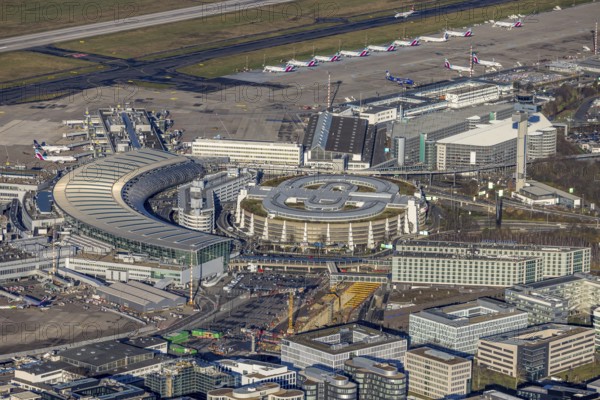 Aerial photo, Düsseldorf Airport with gates and handling fingers in the Lohausen district of Düsseldorf, Rhineland, North Rhine-Westphalia, Germany, terminal building, DE, Düsseldorf, reception building, Europe, flight emission, airport, aircraft noise, aerodrome, aerial photograph, aerial photography, aerial photography, terminal, overview, bird's-eye view, overview