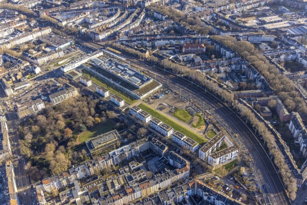 Aerial view, Düsseldorf Arcaden shopping centre and Florapark municipal park in the Unterbilk district of Düsseldorf, Rhineland, North Rhine-Westphalia, Germany, DE, Düsseldorf, shopping centre, shopping mall, shopping mile, shopping square, adventure centre, Europe, aerial view, aerial photography, aerial photography, park, shopping, shopping, shopping centre, overview, bird's-eye view, woodland, birds-eyes view, overview