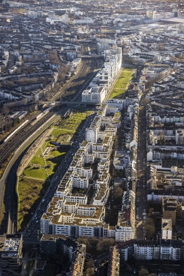 Aerial view, residential park between Marc-Chagall-Straße and Tußmannstraße with Maurice-Ravel-Park in the district Pempelfort in Düsseldorf, Rhineland, North Rhine-Westphalia, Germany, DE, Düsseldorf, Europe, property tax, real estate, aerial view, aerial photography, aerial photography, park, Toulouser Allee, overview, bird's eye view, residential complex, living and living, residential area, residential buildings, residential quality, residential neighbourhood, housing estate, birds-eyes view, overview