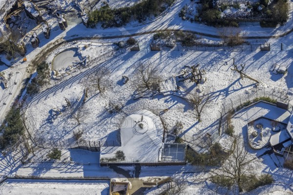 Aerial view, In Duisburg Zoo, Duissern, Duisburg, Ruhr area, North Rhine-Westphalia, Germany, DE, Europe, aerial photography, aerial photography, aerial photography, snow, overview, bird's eye view, winter, zoo, birds-eyes view, cleared roads, overview