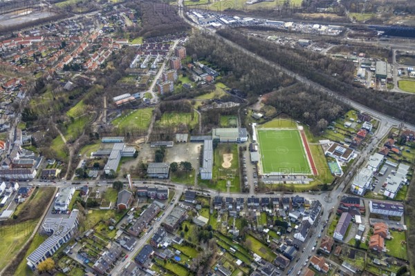 Aerial view, sports facility Welheimer Straße, Bottrop, Ruhr area, North Rhine-Westphalia, Germany, education, educational institution, DE, Europe, football pitch, football stadium, football club, primary school, indoor swimming pool Boy Welheim, secondary school, educational institute, aerial view, aerial photography, aerial photography, school, sports, sports facilities, sports field, sports facility, stadium, overview, bird's-eye view, bird's-eye view, overview