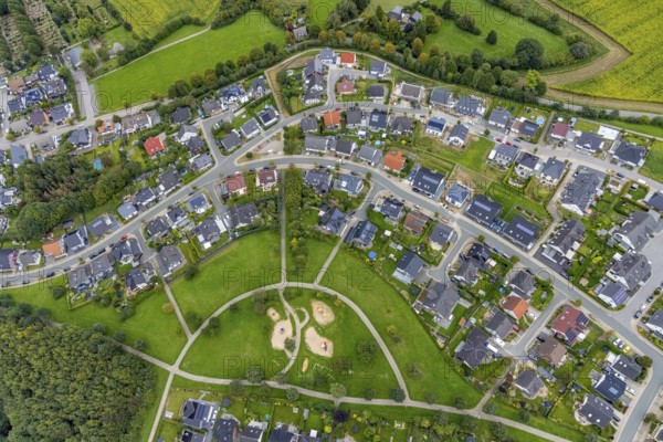 Aerial view, housing estate with playground on Frankfurter Straße in Breckerfeld, Sauerland, North Rhine-Westphalia, Germany, Breckerfeld, DE, Europe, property tax, real estate, aerial view, aerial photography, aerial photography, overview, bird's-eye view, housing estate, housing and living, residential area, residential buildings, housing quality, residential neighbourhood, housing estate, birds-eyes view, overview