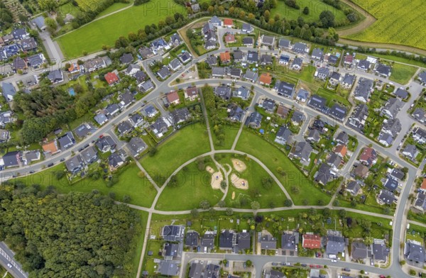 Aerial view, housing estate with playground on Frankfurter Straße in Breckerfeld, Sauerland, North Rhine-Westphalia, Germany, Breckerfeld, DE, Europe, property tax, real estate, aerial view, aerial photography, aerial photography, overview, bird's-eye view, housing estate, housing and living, residential area, residential buildings, housing quality, residential neighbourhood, housing estate, birds-eyes view, overview