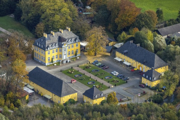 Aerial view, amusement park Schloss Beck with fairground rides in the district Kirchhellen-Nord-Ost in Bottrop, Ruhr area, North Rhine-Westphalia, Germany, Bottrop, DE, Europe, leisure activities, leisure park, leisure fun, leisure centre, manor house, aerial view, aerial photography, aerial photography, castle, overview, bird's-eye view, overview