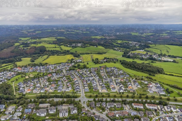 Aerial view, housing estate with playground on Frankfurter Straße in Breckerfeld, Sauerland, North Rhine-Westphalia, Germany, Breckerfeld, DE, Europe, property tax, real estate, aerial view, aerial photography, aerial photography, overview, bird's-eye view, housing estate, housing and living, residential area, residential buildings, housing quality, residential neighbourhood, housing estate, birds-eyes view, overview